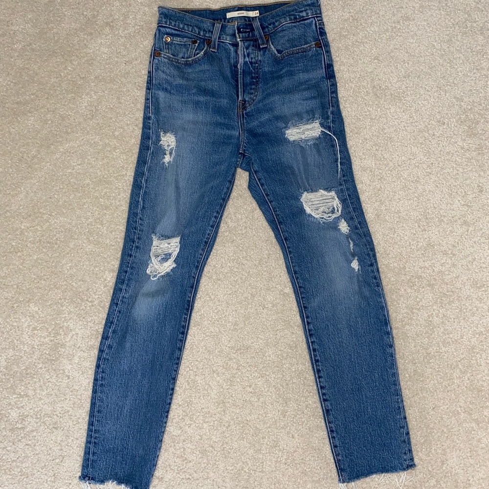 Levi’s Wedgie Jeans Size 24 - Ankle cut, Ripped